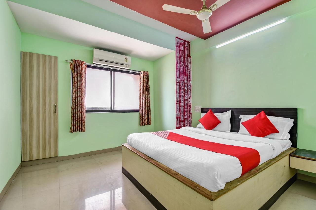 Oyo Hotel Samarth Lodge Solapur Bagian luar foto